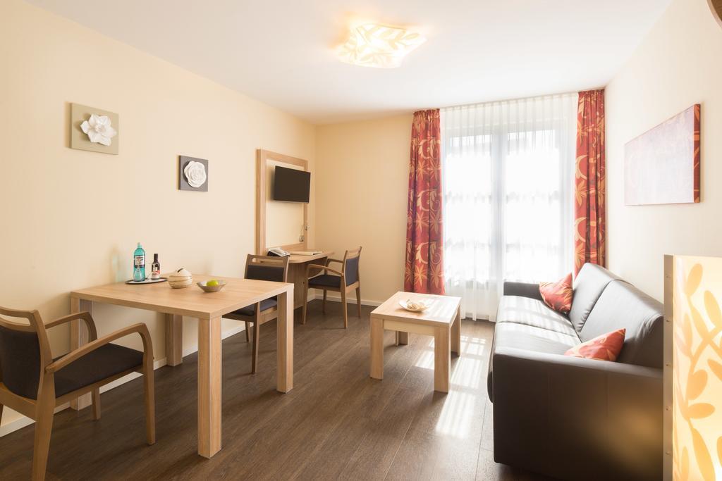 Gda Hotel Am Schlosspark บาดฮอมบูร์ก ฟอร์ แดร์เฮอเฮอ ภายนอก รูปภาพ