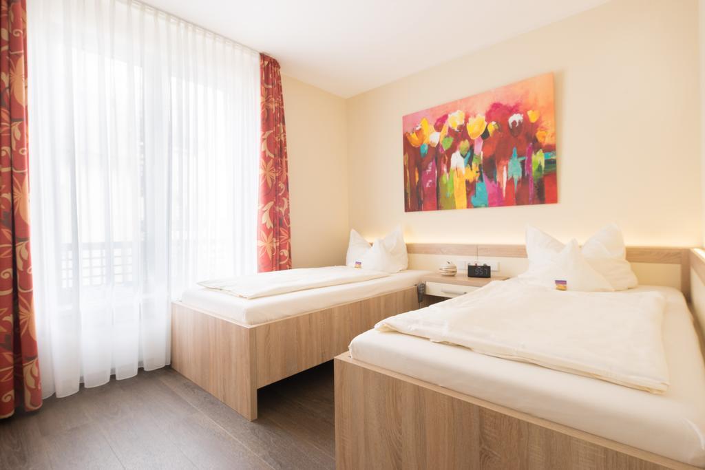 Gda Hotel Am Schlosspark บาดฮอมบูร์ก ฟอร์ แดร์เฮอเฮอ ภายนอก รูปภาพ